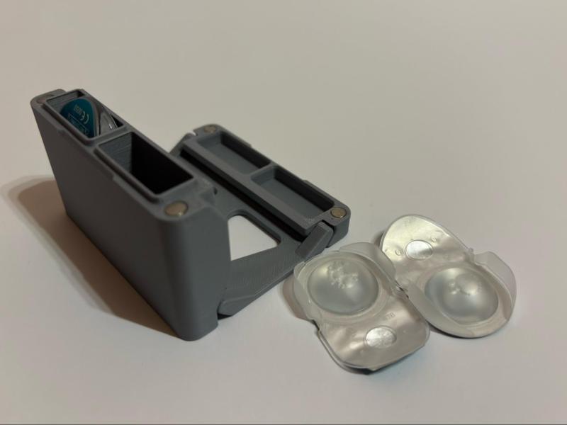 Compact travel contact lenses case