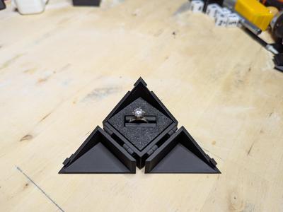 Geometric opening ring box - print in place