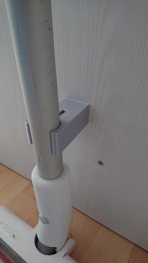 Vacuum cleaner wall holder