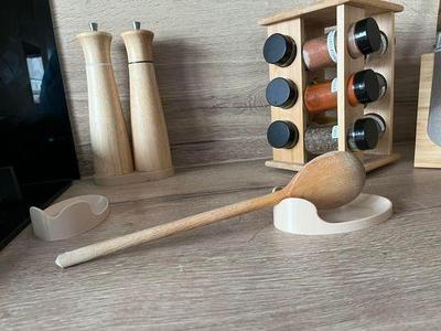 Spoon holder