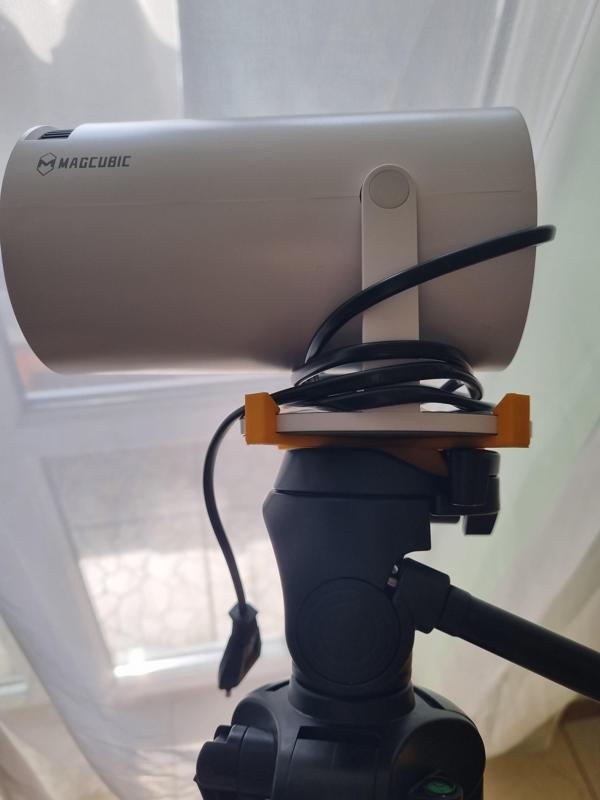 Magcubic HY300 camera tripod mount