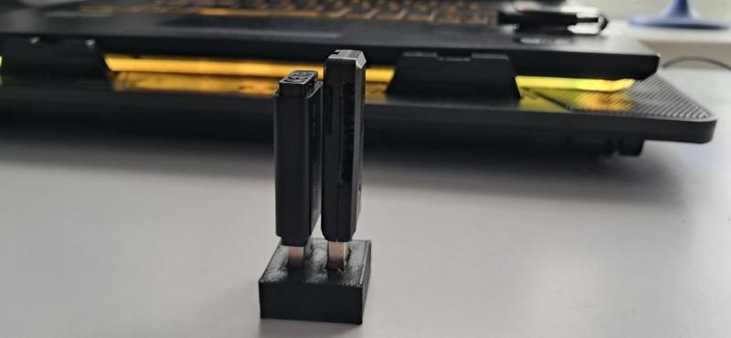 Simple USB Holder