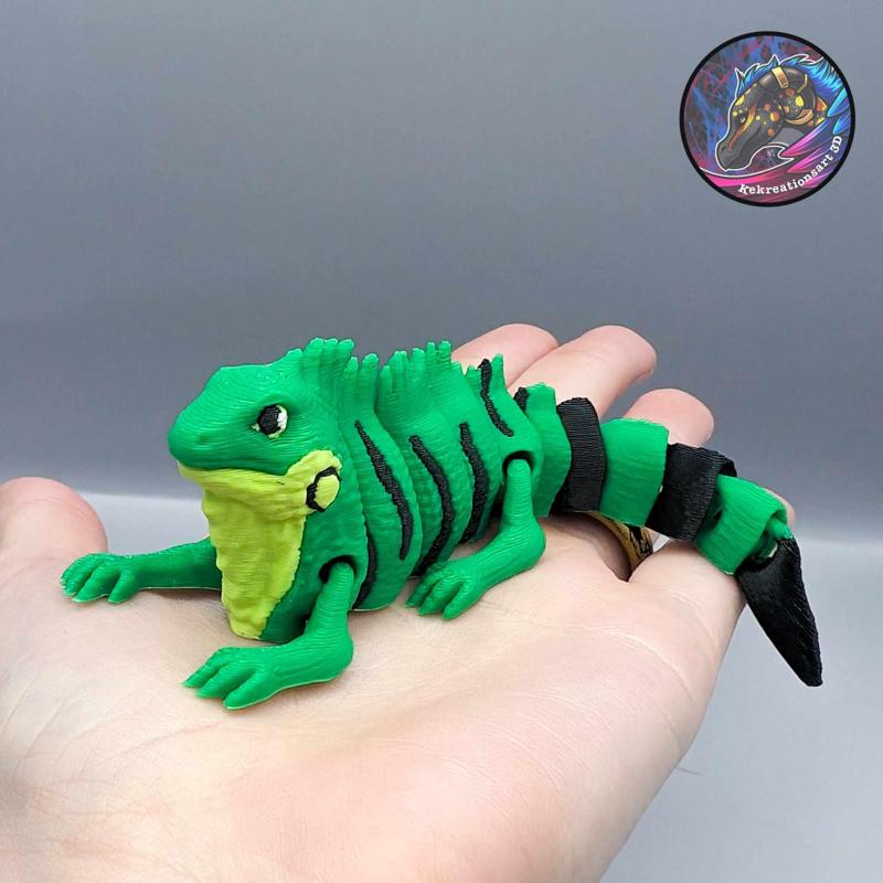 Baby Flexi Iguana Keychain