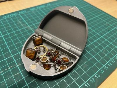 Clamshell Travel Box   