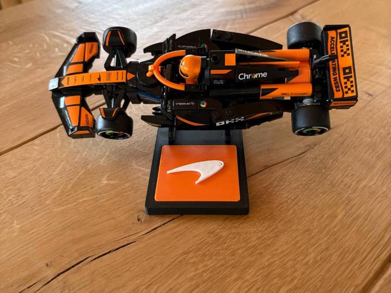 F1 speed champions stand with logo's