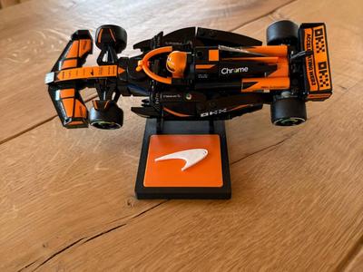 F1 speed champions stand with logo's