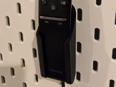 Skadis Samsung TV Remote Cradle