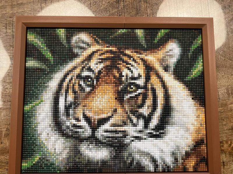 pixel frame 2 x 2