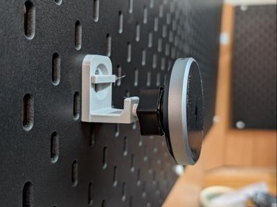 Skadis adjustable MagSafe-compatible smartphone mount