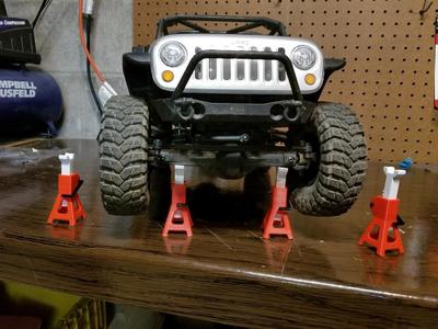 Functioning 1/10 Scale RC Jack Stand