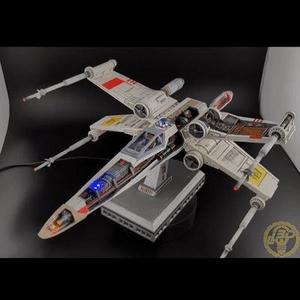 X-Wing with LEDs and rotating R2-D2 head