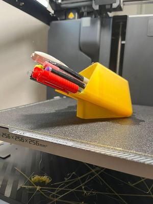 Pen Holder_Yio