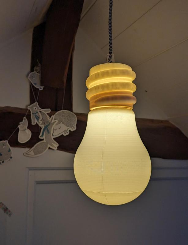 a bulb for a bulb / une ampoule à ampoule