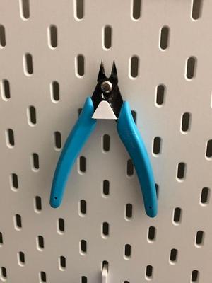 Skadis wire snip holder