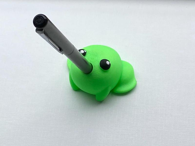 pen holder frog