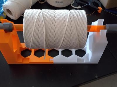 Makrame Yarn Unspooler