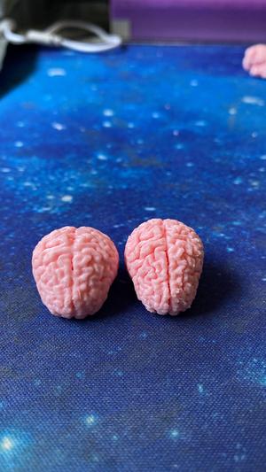 brain_cartoon_keychain.stl