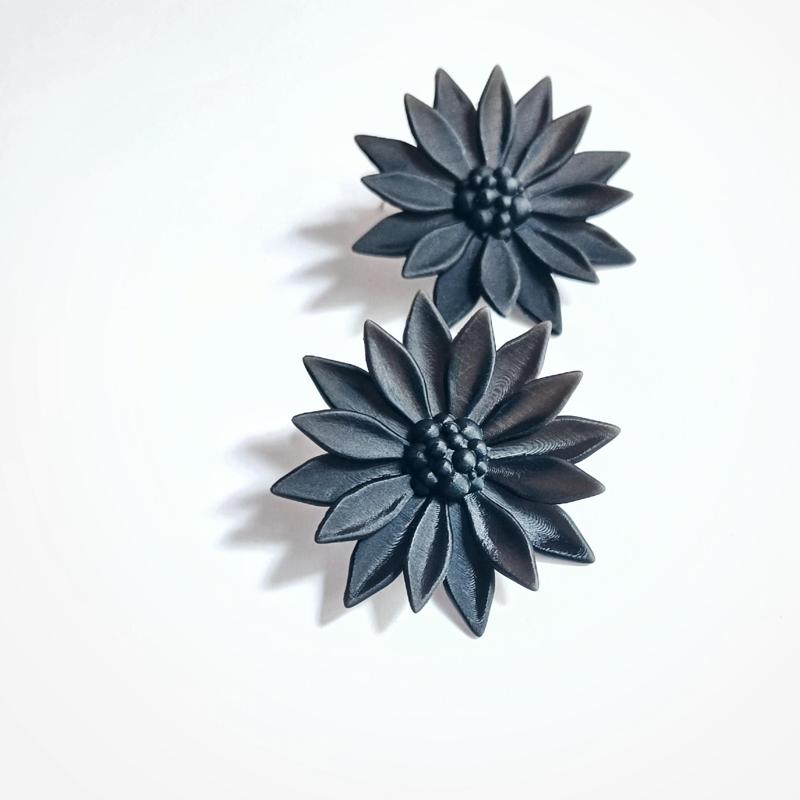 ''Sonaflower'' for ear studs