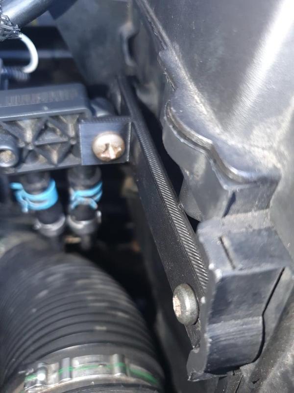 Volvo S40 V50 C30 Diesel Exhaust Pressure Sensor Bracket