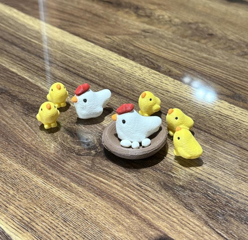 CUTE LITTLE CHICKEN FAMILY / EASTER DECORATION