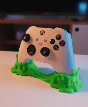 Slimy Controller Stand