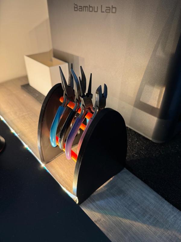 Plier stand