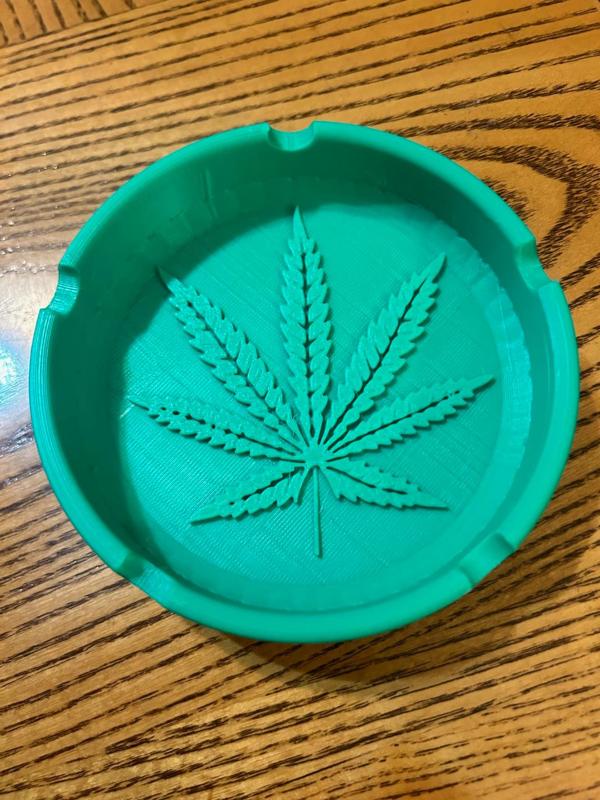 WEED LEAF ASHTRAY