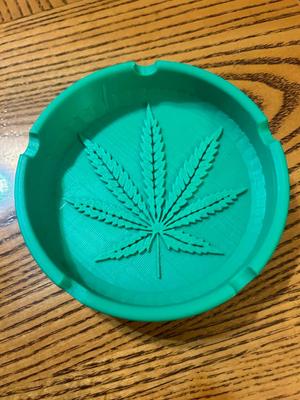 WEED LEAF ASHTRAY