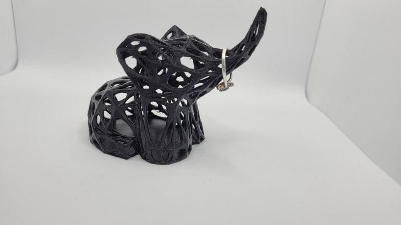 Voronoi remix of the low poly elephant