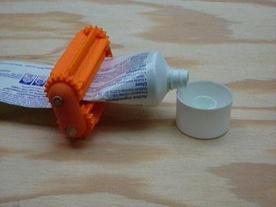 Toothpaste Squeezer with Crimping Action