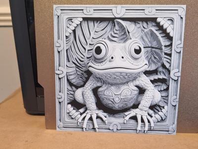 Bionic frog - hueforge 3d effect - 2 colours 