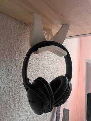 Under-shelf headphone hook