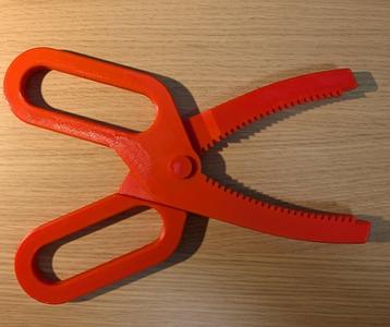 Fish Clamp V3  (reinforced bolt, nut, and body.)