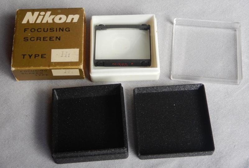 Schachtel box mit Deckel für Nikon f & F2 Einstellscheiben; box with lid for Nikon focusing screen
