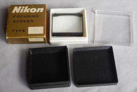 Schachtel box mit Deckel für Nikon f & F2 Einstellscheiben; box with lid for Nikon focusing screen