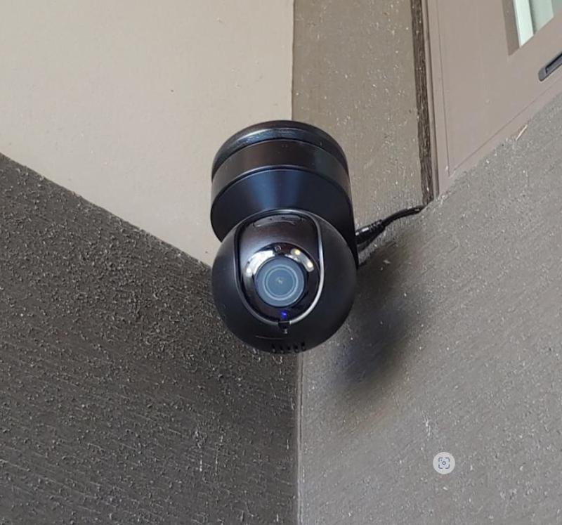 Reolink E1 Outdoor Corner Mount.