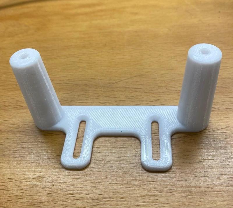 Ikea Skadis Wandhalter mit Langlöchern  für 2 Skadis Platten nebeneinander zu verbinden. Wallmount with 2 longholes to connect plates beside.