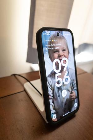 Magnetic Charger Phone Stand