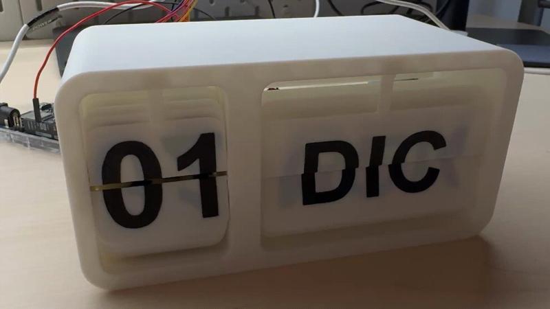 Automatic Arduino Flip Clock Calendar