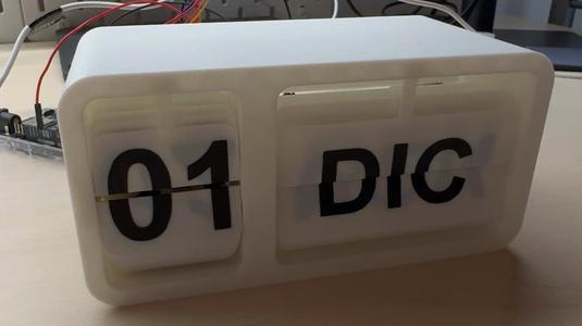 Automatic Arduino Flip Clock Calendar