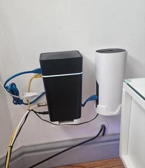 Virgin Media hub 4 Wall Mount