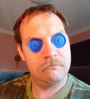Wearable button eyes