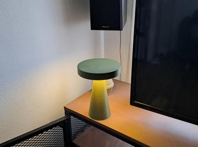Portable table lamp