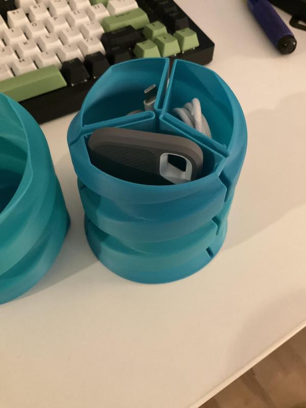 Divided Vase Mode Twisty | Self-Opening and Closing Storage Container