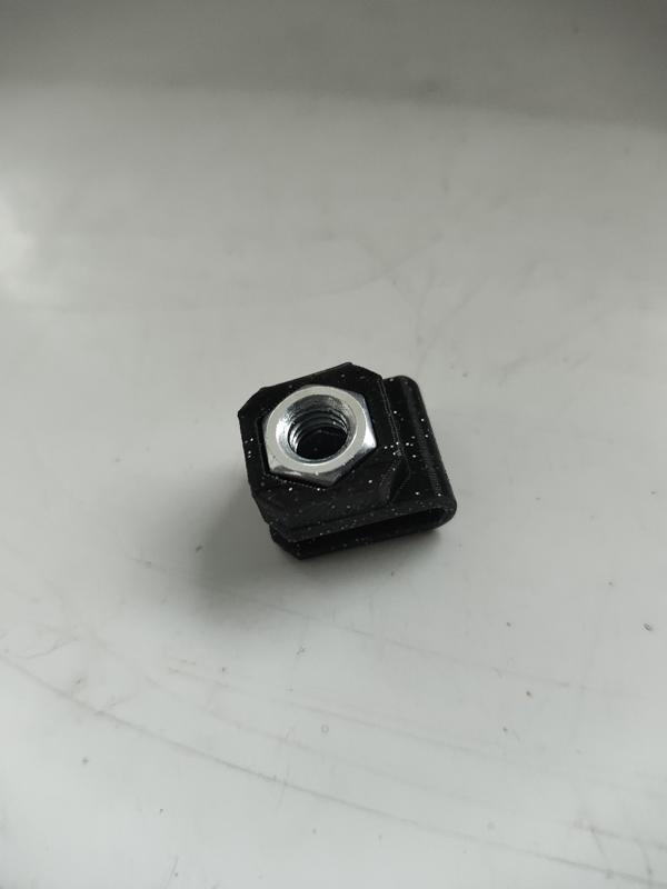 Toyota RAV 4 XA20 (2000-2005) Head Unit U Nut holder