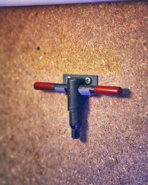 Lathe chuck key holder