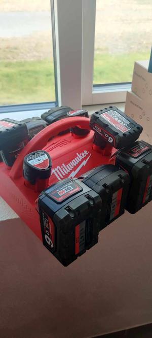 Milwaukee battery holder / Carrier - Lightweight
