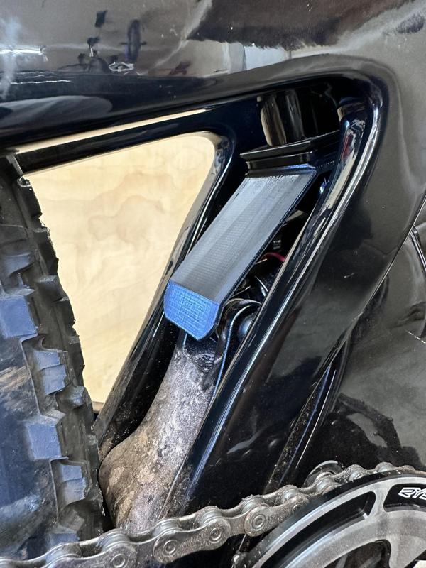 BXT-MTB-117 / Santa Cruz Hightower clone shock mud guard