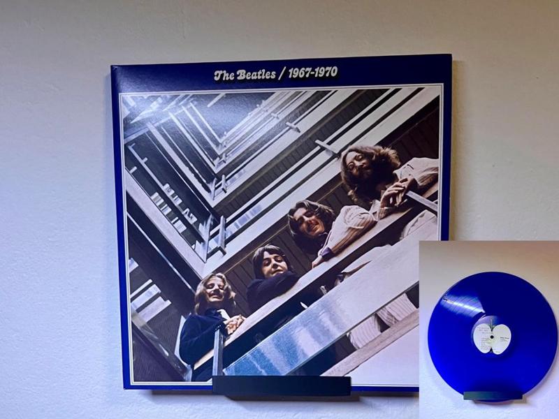 Wall-mounted Record Holder 2 in 1