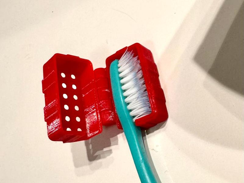 Toothbrush travel case with click